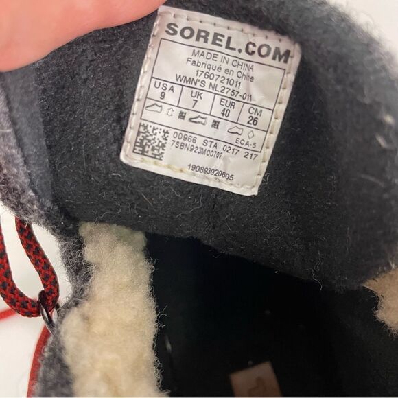 Sorel Black with Grey Wool Red Lace Up Winter Boots - Picture 8 of 8